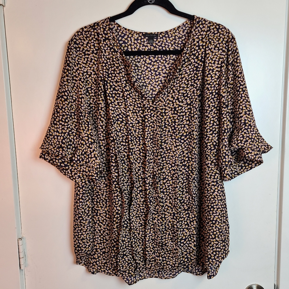 ANN TAYLOR: Ruffle Sleeve Pleated‎ Blouse - Spotted Pattern